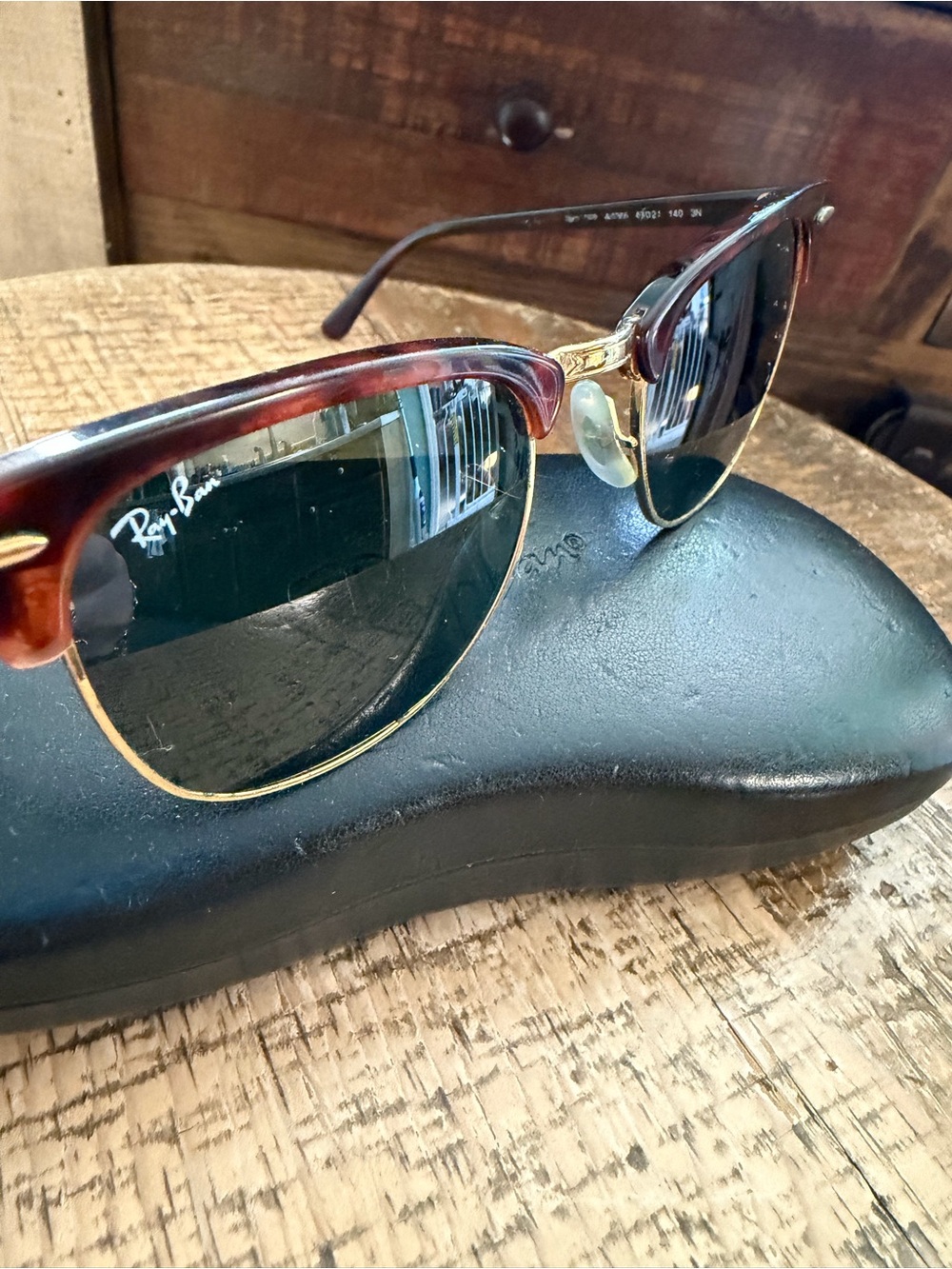 Authentic Vintage Y2K Ray-Ban Clubmaster 49mm + Case